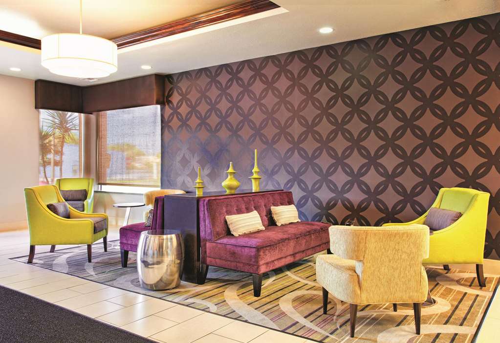 La Quinta Inn & Suites by Wyndham Tampa Bay Area Tampa South - photo 4