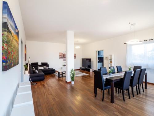 Rosa Bianca 5 minuti dal Centro con Giardino e Parcheggio Privato — 4-Star Luxury Hotel in Perugia, Italy