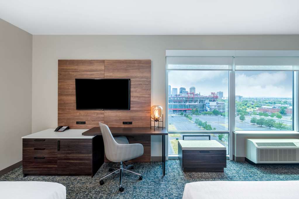 La Quinta Inn & Suites by Wyndham Nashville Downtown Stadium - photo 38