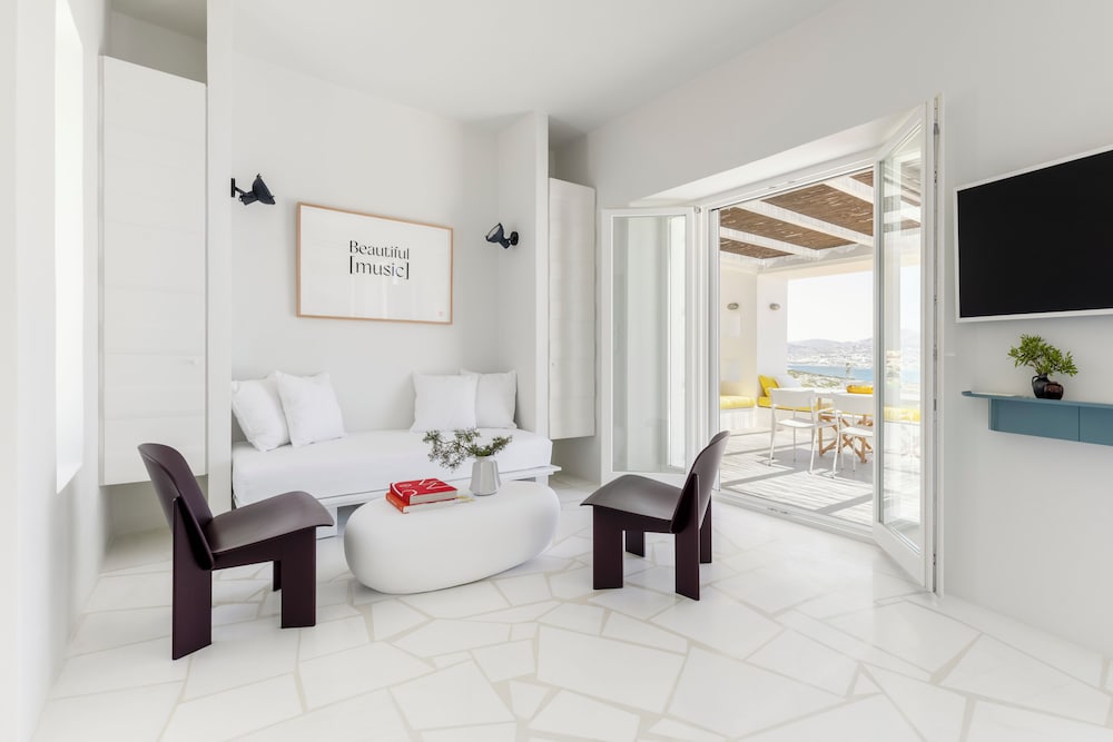 Twwo Antiparos in Antiparos, Greece