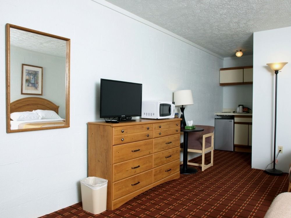 Economy Inn & Suites Gatlinburg - photo 4