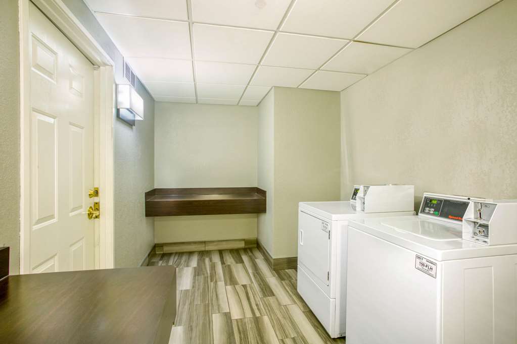 La Quinta Inn & Suites by Wyndham St. Louis Westport - photo 58