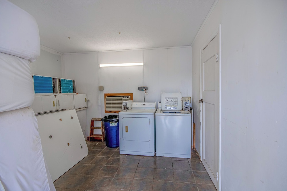 OYO Travelier Motel - photo 81