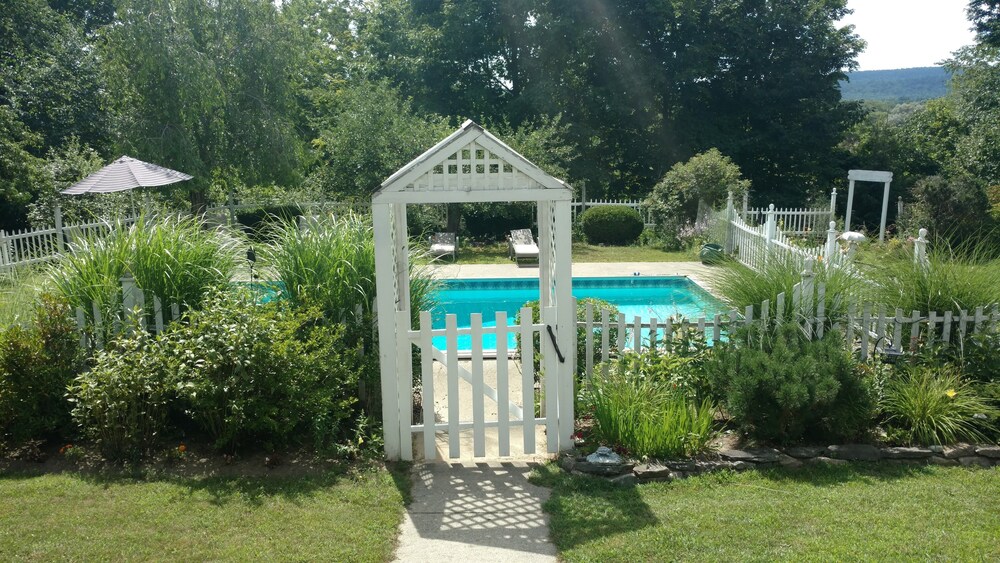 Thornewood Inn & Restaurant - photo 27