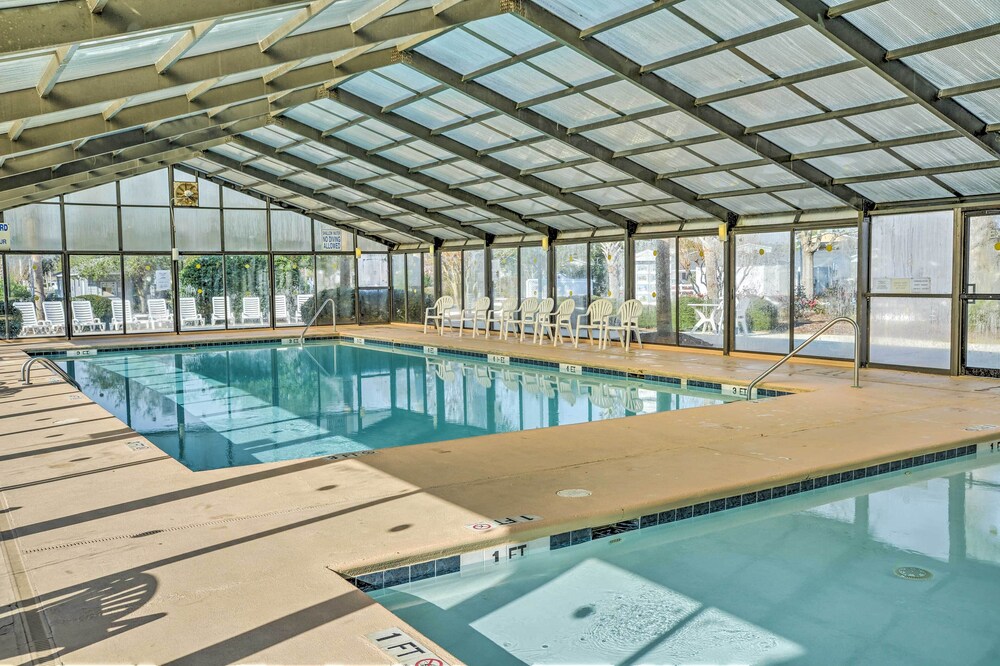 Spacious Family Retreat with Resort Amenities - photo 18