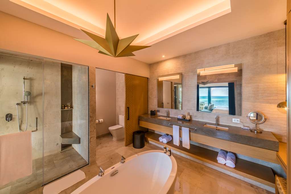 Haven Riviera Cancun SCL BEDROOM BATHROOM