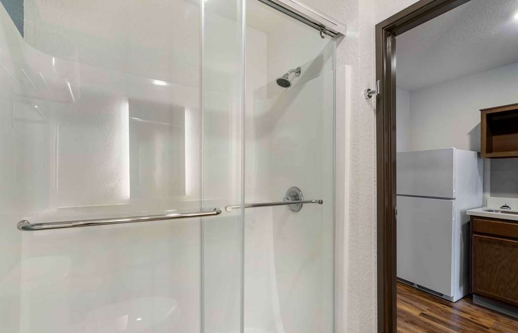 Extended Stay America Select Suites Tampa Northeast - photo 31