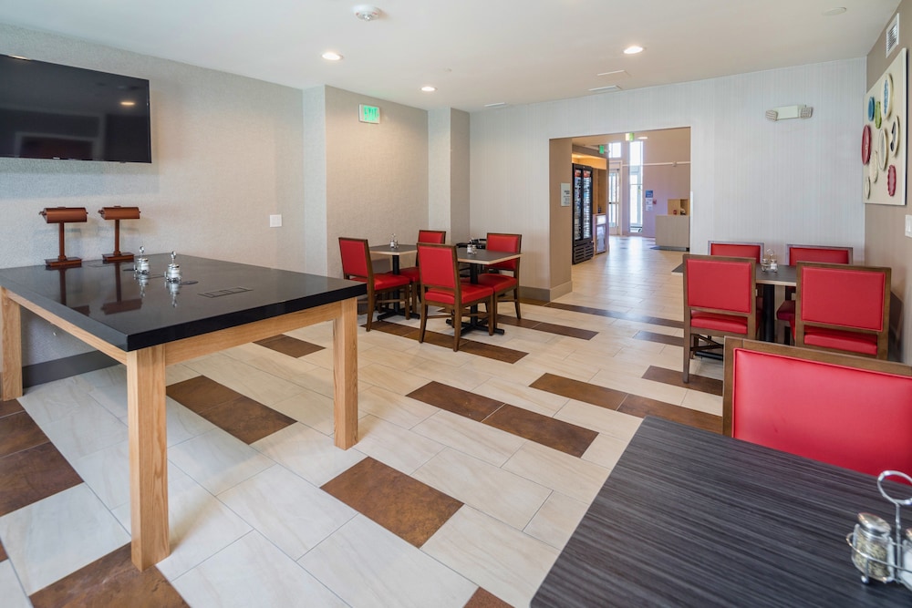 Holiday Inn Express Sunnyvale Silicon Valley by IHG - photo 52