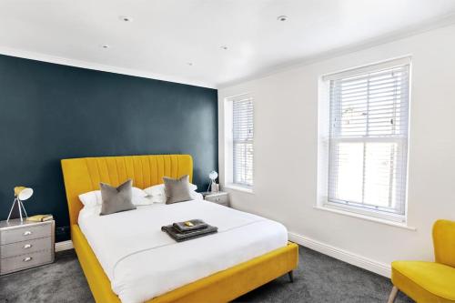 Stunning 4Bed Townhouse by HIC & Trendy Kings Quarter