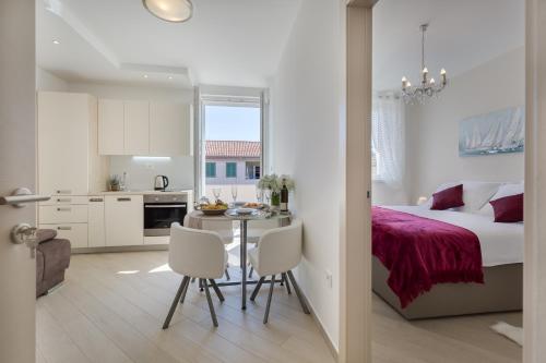 Central Boutique Apartments with balconies in walking distance to the sea — 4-Star Luxury Hotel in Zadar, Croatia