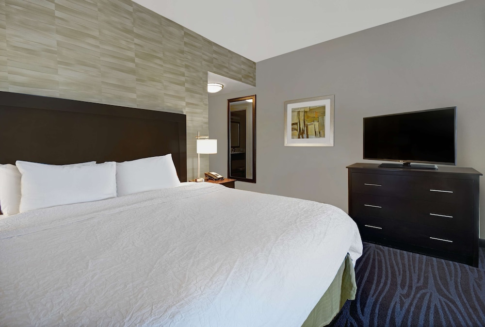 Hampton Inn & Suites Robbinsville - photo 17