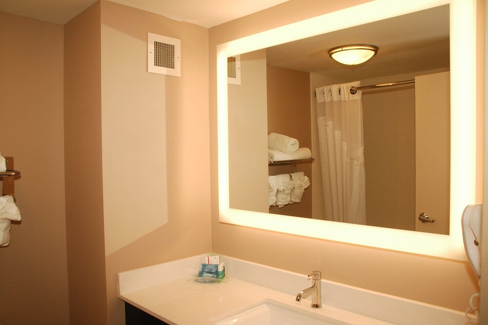 Holiday Inn Express Hotel & Suites Birmingham Irondale by IHG - photo 32