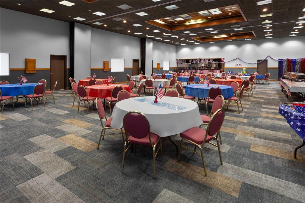 AmericInn & Suites By Wyndham Baraboo Event Center - photo 25