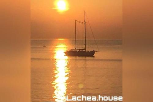 Lachea House appartamento sul mare dei Ciclopi — 4-Star Luxury Hotel in Aci Castello, Italy