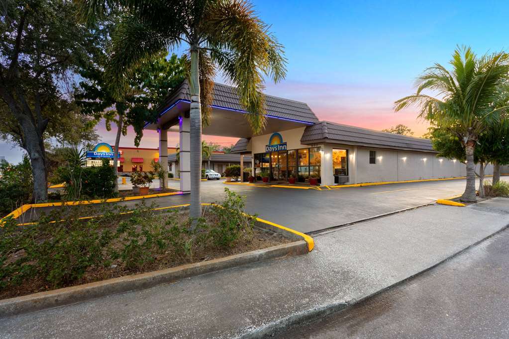 Days Inn by Wyndham St. Petersburg Central - photo 7