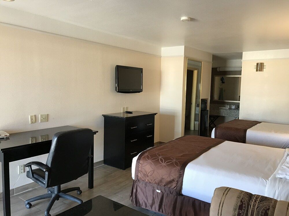 Texas Inn & Suites - photo 8