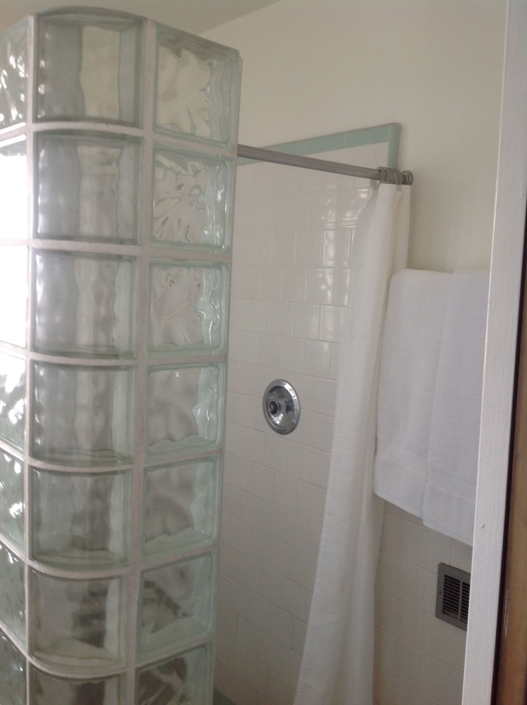 Bridgeport Inn - photo 33