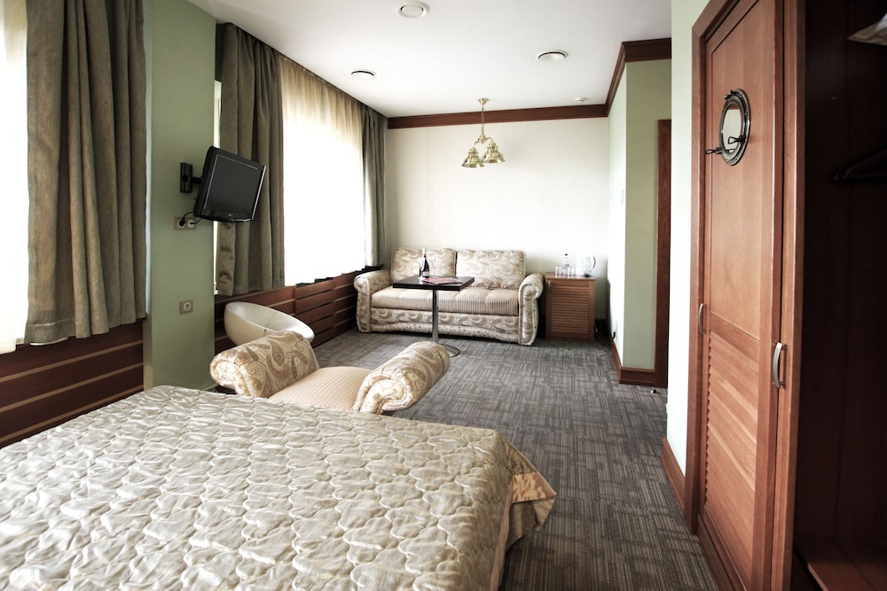 Aurora Hotel — hotel in Oktyabr'skiy