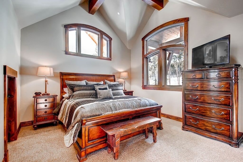 Slopeside Manor On Peak 8 By Pinnacle Lodging - photo 4