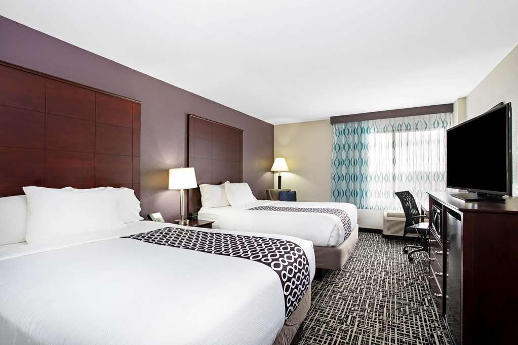 La Quinta Inn & Suites by Wyndham Denver Aurora Medical - photo 14
