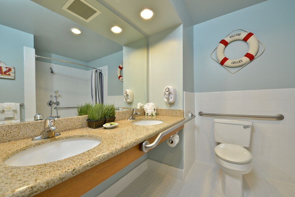Avila Lighthouse Suites - photo 16