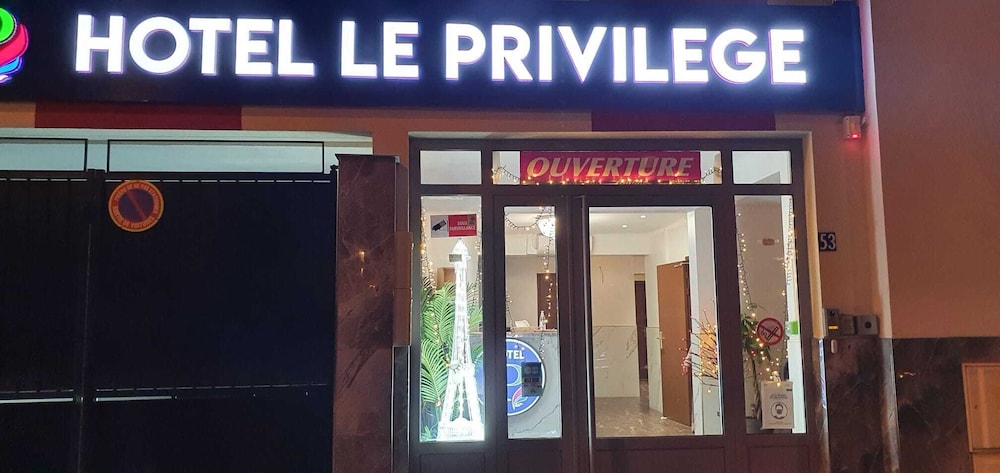 Hotel Le Privilege - carbon neutral hotel in La Courneuve