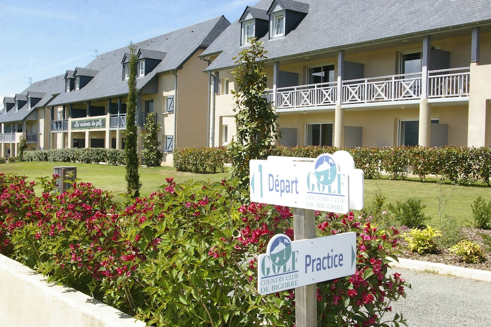 Domaine du Golf Country Club de Bigorre — 4-Star Luxury Hotel in Pouzac, France