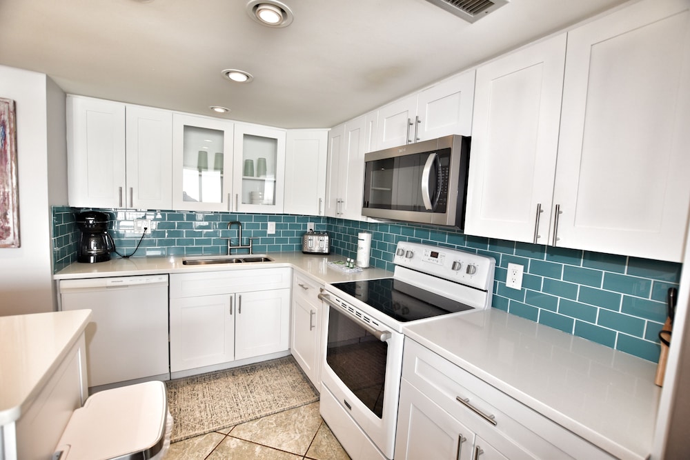 0212 Waters Edge Resort 3 Bedroom Condo by RedAwning - photo 16