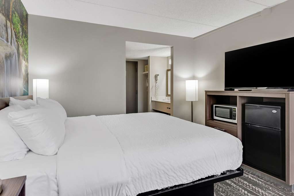Clarion Pointe Near Erie Casino - photo 21