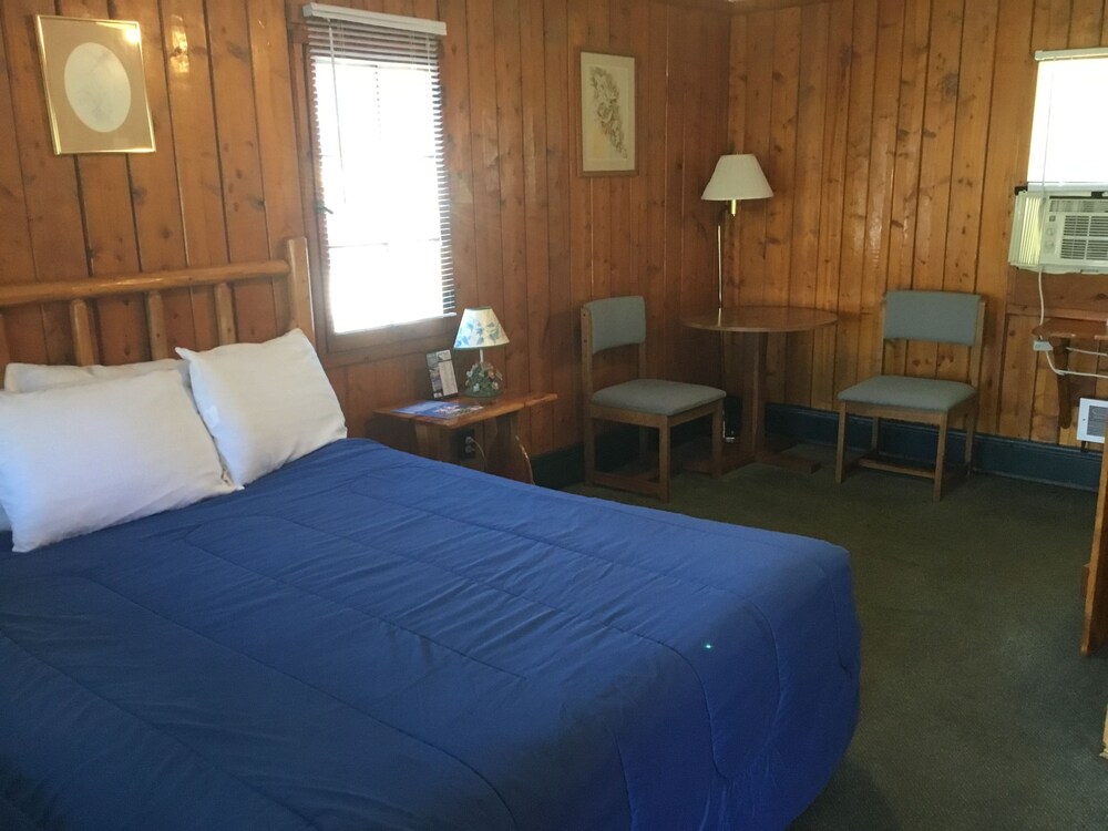 Pines Motel - photo 3