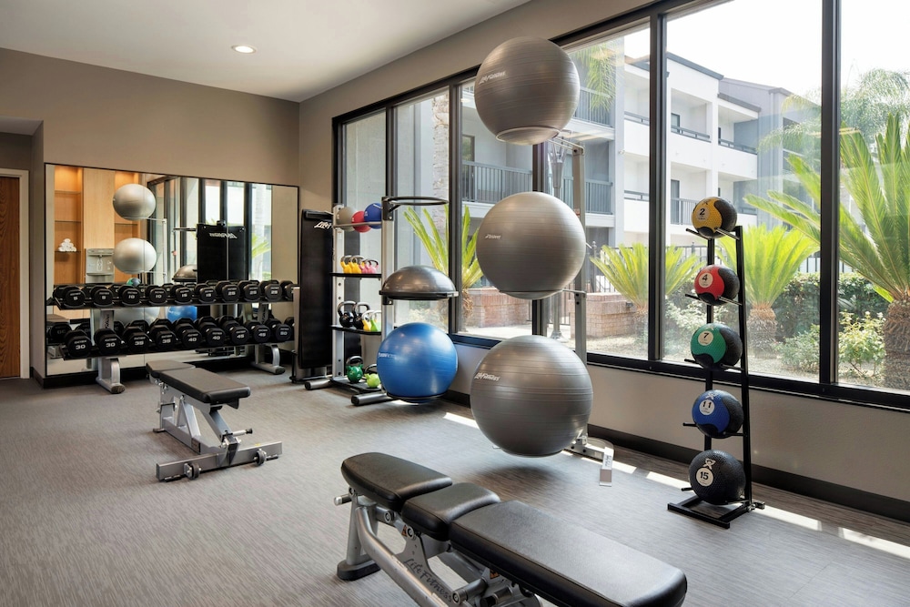 Courtyard by Marriott Fresno - photo 18