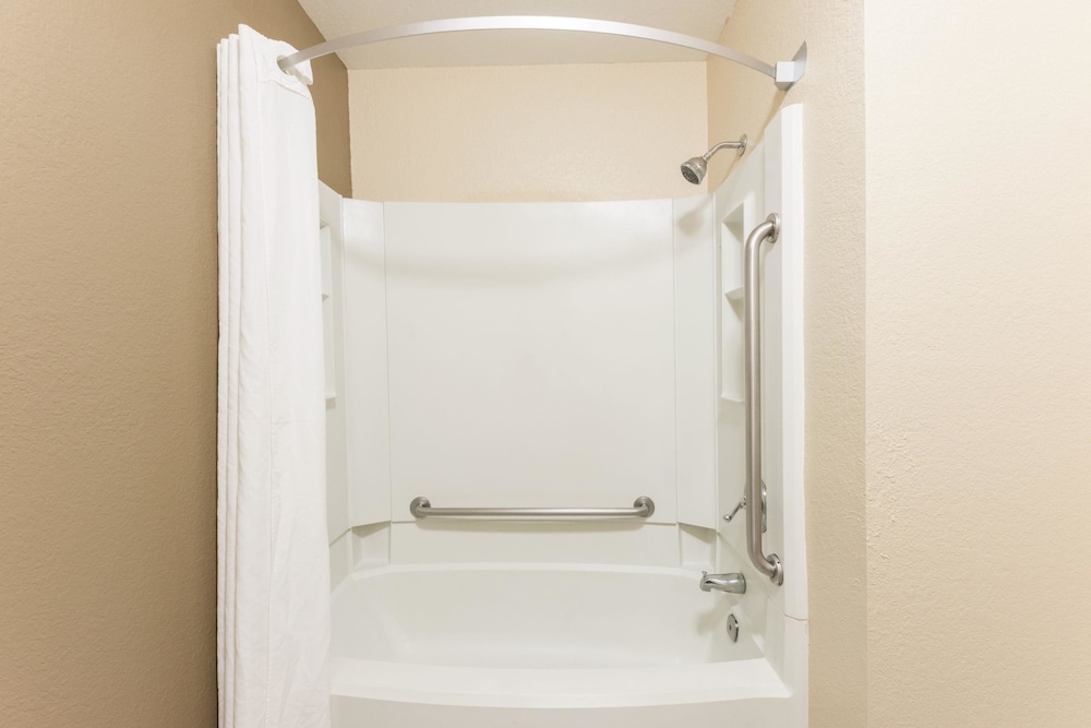 Super 8 by Wyndham Springfield East - photo 11