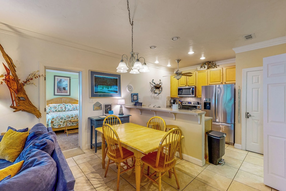Dog Friendly Riverfront 3br W Fire Pit And Dock 19222591 — Bell