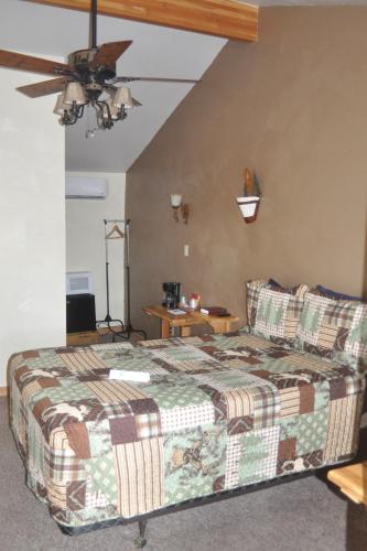 Nine Pines Motel - photo 43