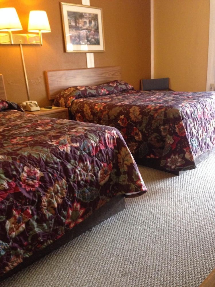 Sportsman Inn and Suites - photo 14