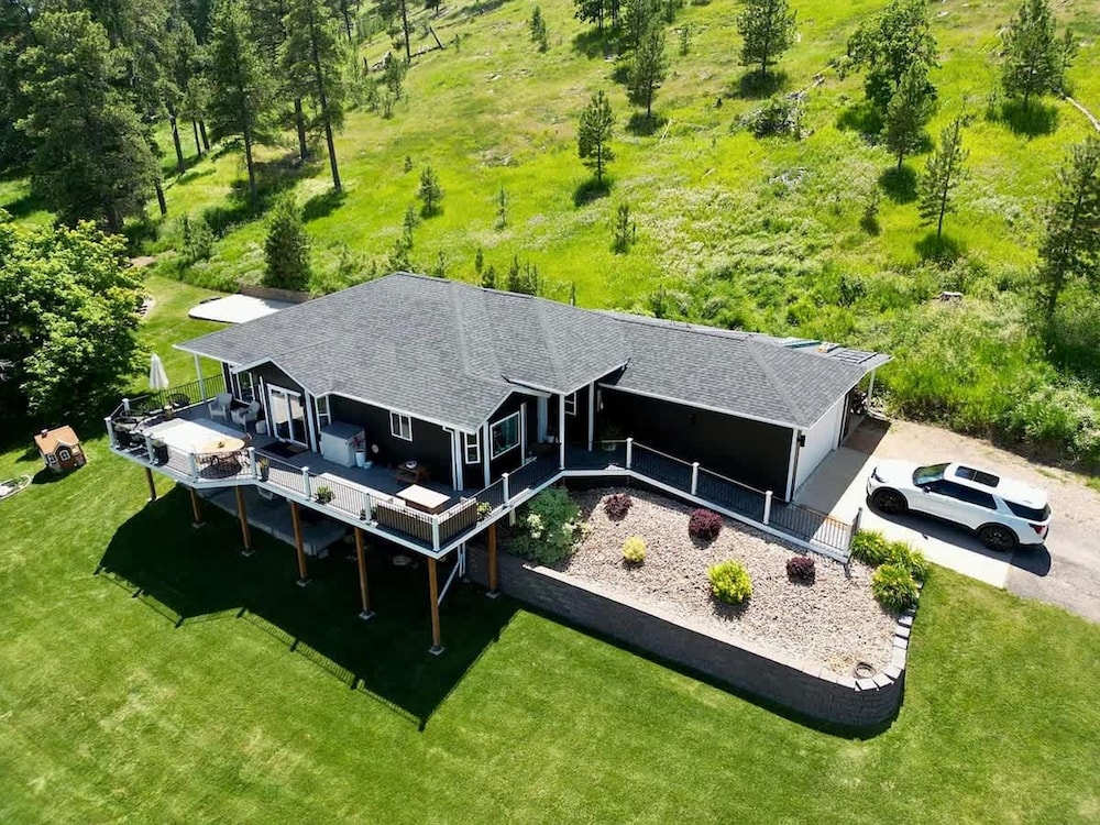 Black Hills Getaway With Hot Tub Game Room for 18 — hotel in Spearfish