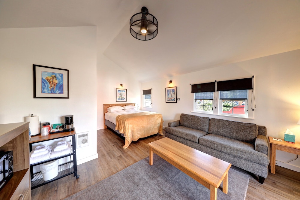 Seaview Motel & Cottages - photo 7