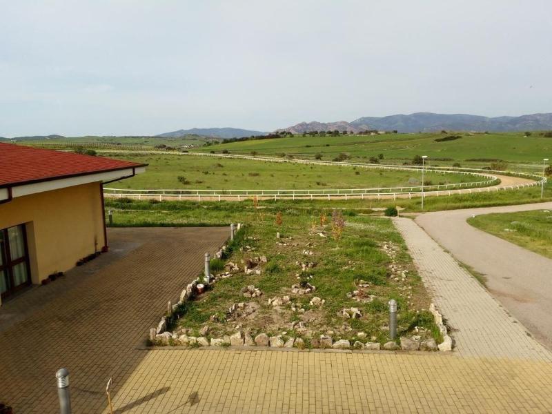 Hotel Bena E Traes — Bulzi — photo 3