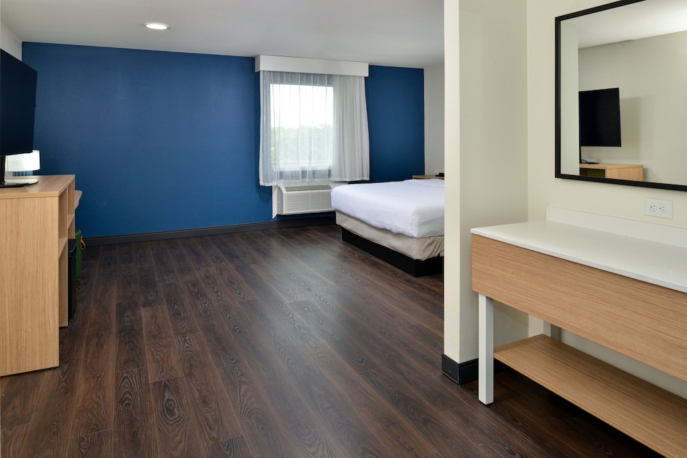Spark by Hilton Dallas Medical District Love Field - photo 17