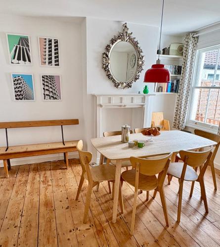 Stylish cottage in centre of Whitstable — 4-Star Luxury Hotel in Whitstable, United Kingdom