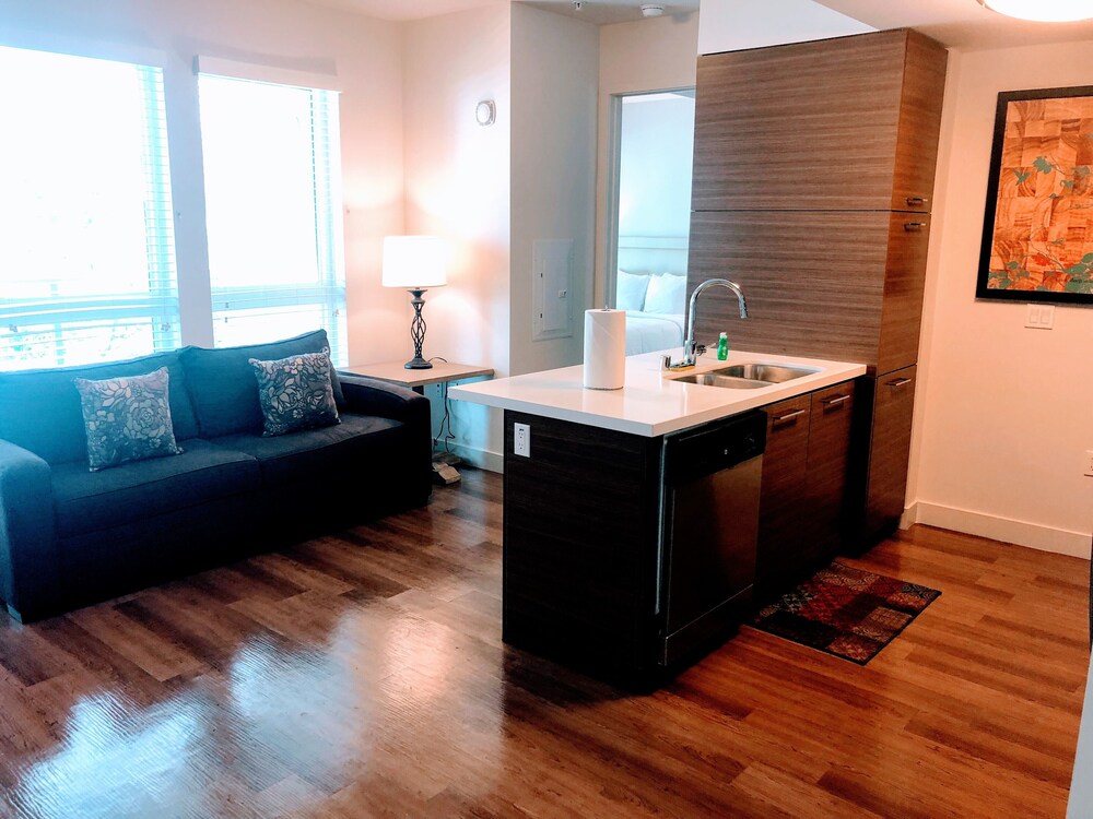 Resort Style Suites in Downtown LA - photo 26