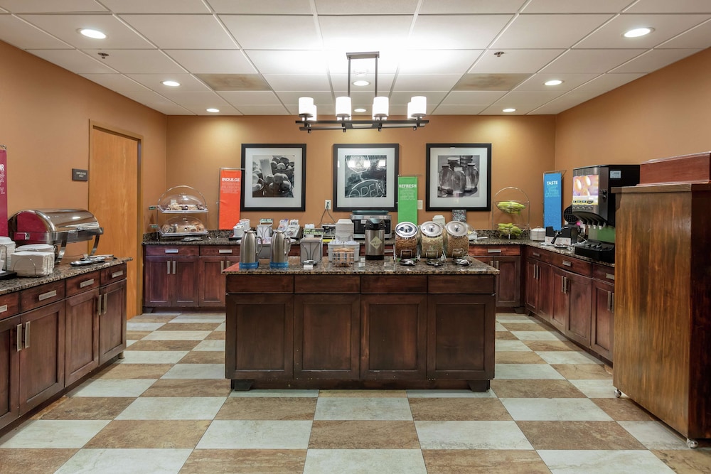 Hampton Inn & Suites Austin Airport - photo 39