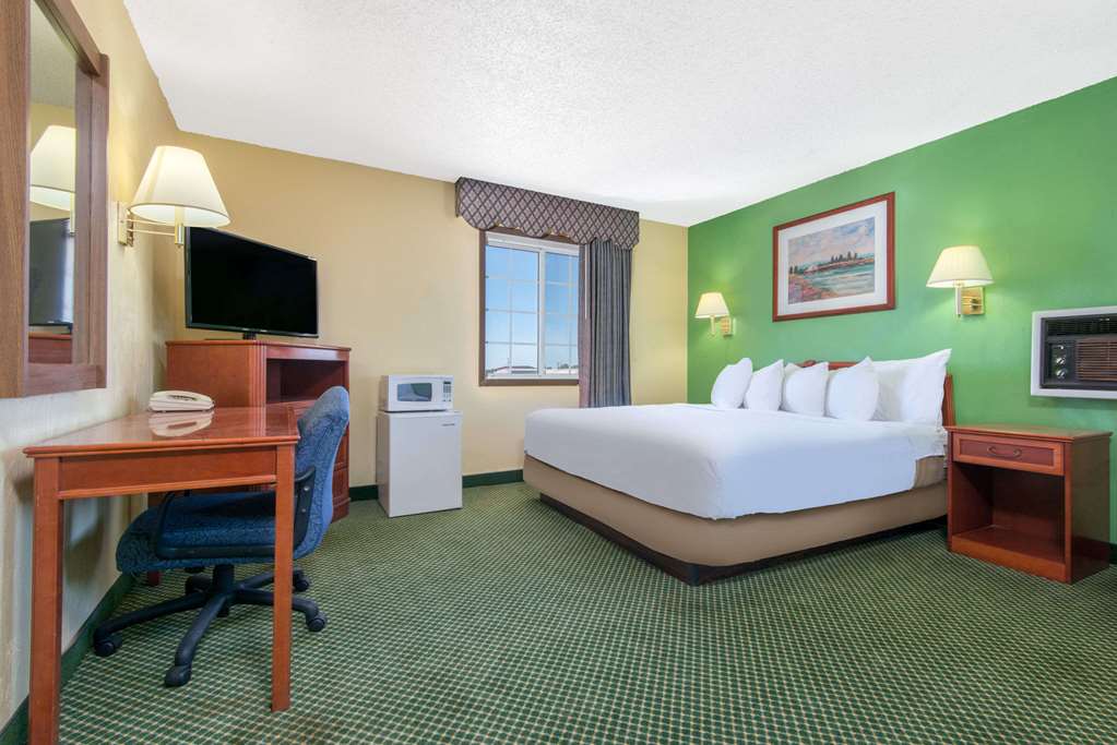 Days Inn by Wyndham Great Bend - photo 13