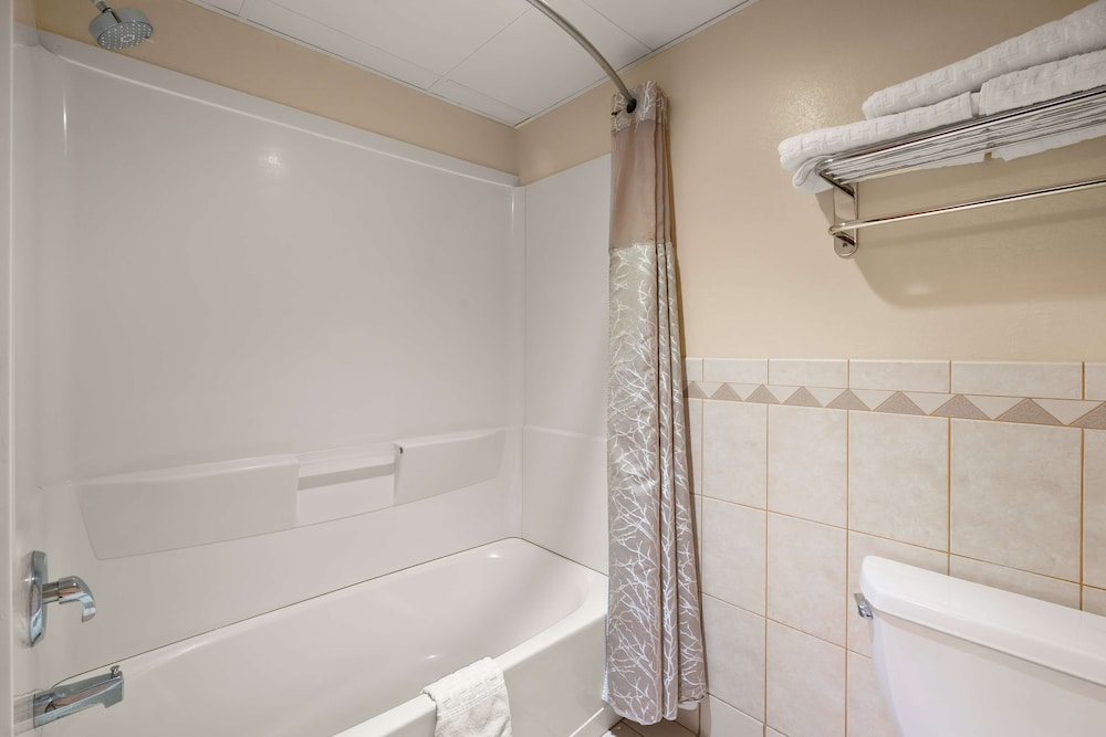 Best Western Northwoods Lodge - photo 21