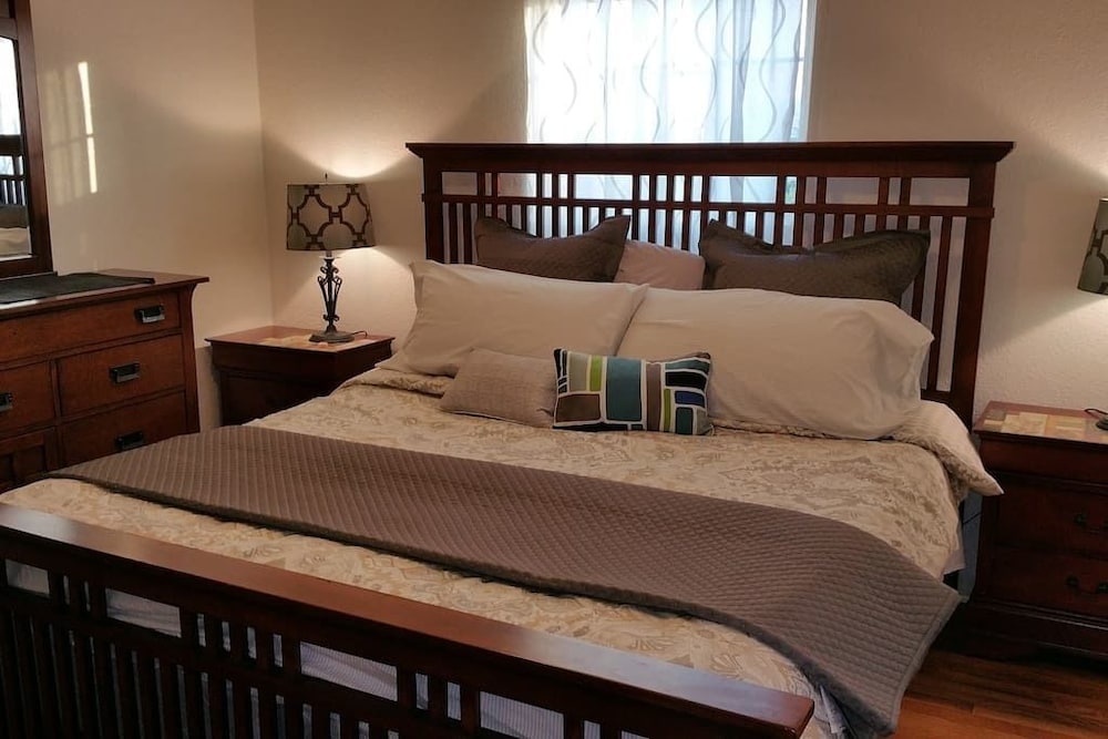 Spanish Craftsman Smarthouse 2 Baths - photo 4