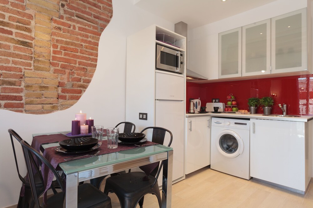 Apartamentos Radas — 4-Star Luxury Hotel in Barcelona, Spain