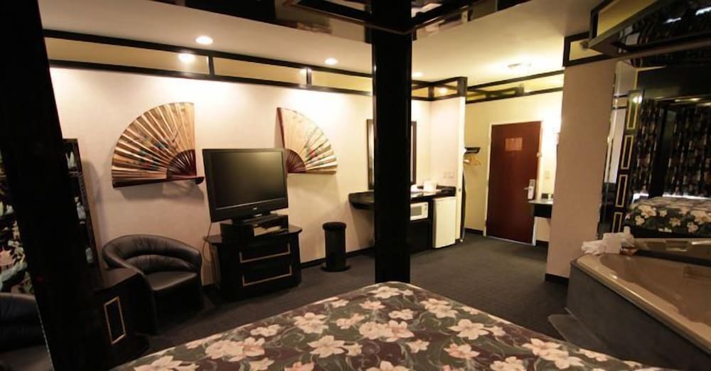 Magnolia Inn And Suites - photo 15