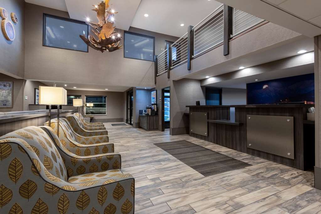 La Quinta Inn & Suites by Wyndham Anchorage Airport - photo 6