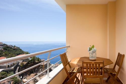 Apartamento Vale e Mar — 4-Star Luxury Hotel in Calheta, Portugal