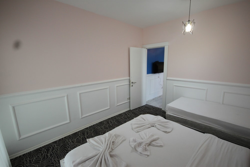 Royal Suites — hotel in Chekmejeh